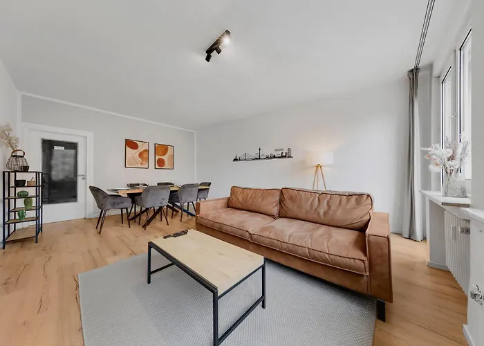 100qm, 6 Personen, Balkon, Messe, Kueche アパート