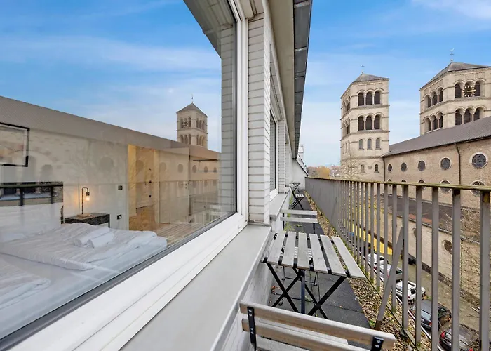 100qm, 6 Personen, Balkon, Messe, Kueche アパート *