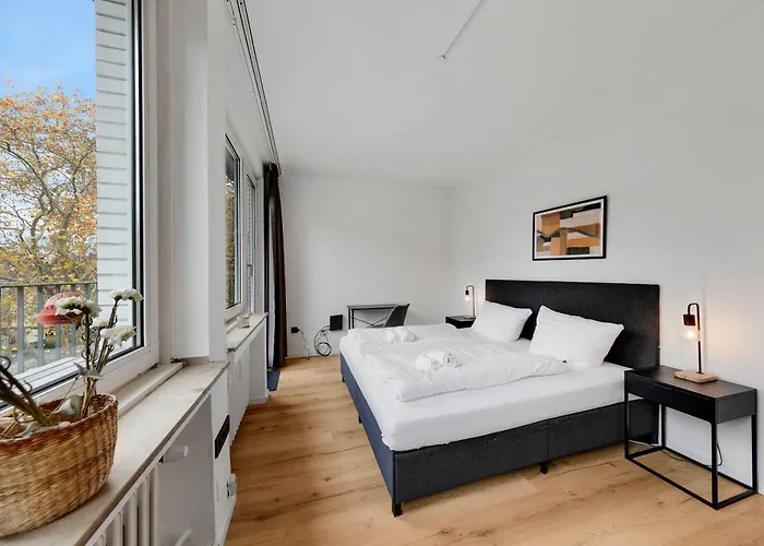 100qm, 6 Personen, Balkon, Messe, Kueche デュッセルドルフ