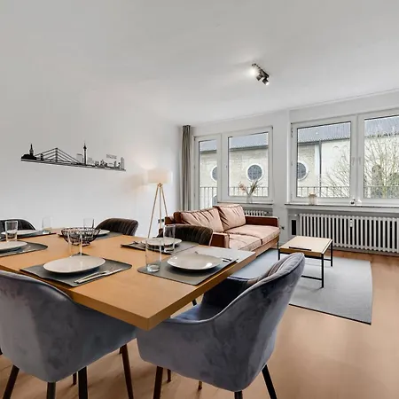 100qm, 6 Personen, Balkon, Messe, Küche Apartamento Düsseldorf
