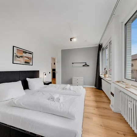 100qm, 6 Personen, Balkon, Messe, Kueche 아파트 뒤셀도르프