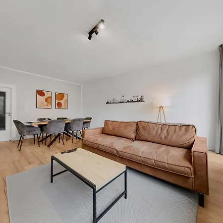 100qm, 6 Personen, Balkon, Messe, Kueche 아파트