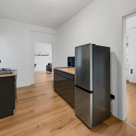 100qm, 6 Personen, Balkon, Messe, Kueche 아파트