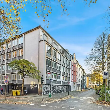 100qm, 6 Personen, Balkon, Messe, Kueche *