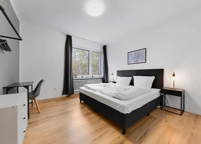 100qm, 6 Personen, Balkon, Messe, Kueche 公寓